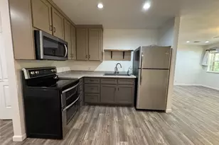 134 Elgin Woods Ln, Elgin, TX 78621 - Photo 9