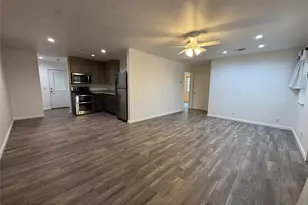 134 Elgin Woods Ln, Elgin, TX 78621 - Photo 7