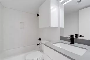 400 E 30th St, Austin, TX 78705 - Photo 15