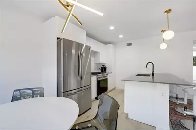 400 E 30th Street #204, Austin, TX 78705 - Photo 9