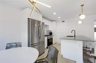 400 E 30th St, Austin, TX 78705 - Photo 9