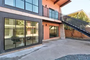 400 E 30th St, Austin, TX 78705 - Photo 3