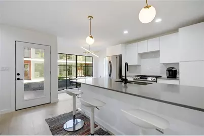 400 E 30th Street #204, Austin, TX 78705 - Photo 3