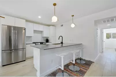 400 E 30th Street #204, Austin, TX 78705 - Photo 5
