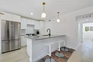 400 E 30th St, Austin, TX 78705 - Photo 5