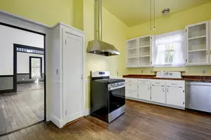 304 Olive St, Smithville, TX 78957 - Photo 11