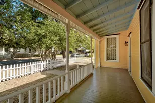 304 Olive St, Smithville, TX 78957 - Photo 3