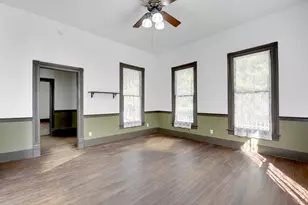 304 Olive St, Smithville, TX 78957 - Photo 5