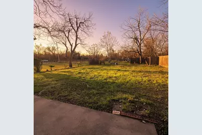 107 Elm Avenue, Rockdale, TX 76567 - Photo 11