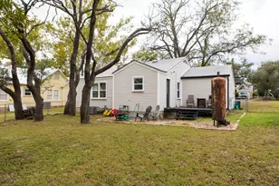 205 S Porter St, Lampasas, TX 76550 - Photo 3