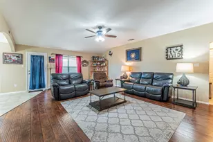 105 Lignite Dr, Jarrell, TX 76537 - Photo 5