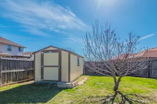 105 Lignite Dr, Jarrell, TX 76537 - Photo 23