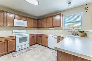 105 Lignite Dr, Jarrell, TX 76537 - Photo 7