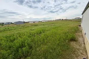 126 Castellana Wy, Elgin, TX 78621 - Photo 19