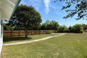 515 Bonita Vista Dr, Buda, TX 78610 - Photo 17