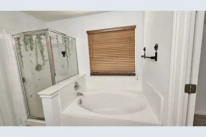 107 Helen Cove, Hutto, TX 78634 - Photo 17