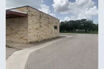 1333 W 2nd Street, Taylor, TX 76574 - Photo 21