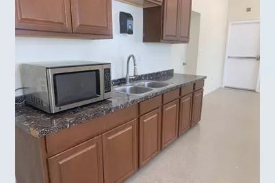 1333 W 2nd Street, Taylor, TX 76574 - Photo 17