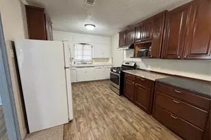 511 Bowser St, Rockdale, TX 76567 - Photo 7