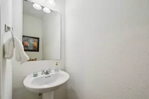 208 Locklin Dr, Liberty Hill, TX 78642 - Photo 11