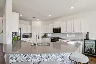 208 Locklin Dr, Liberty Hill, TX 78642 - Photo 5