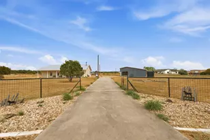 725 Co Rd 124, Georgetown, TX 78626 - Photo 3
