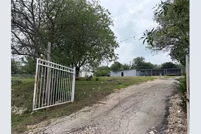 207 Cresthill Causeway, Kyle, TX 78640 - Photo 3