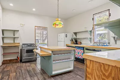 606 W Bell Avenue, Rockdale, TX 76567 - Photo 9
