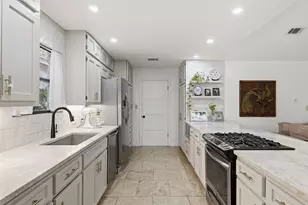 11905 Misty Brook Dr, Austin, TX 78727 - Photo 15