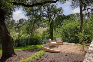 2106 Matthews Dr, Austin, TX 78703 - Photo 31