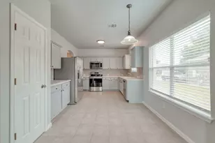 211 Hanstrom Dr, Hutto, TX 78634 - Photo 11