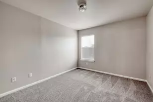 211 Hanstrom Dr, Hutto, TX 78634 - Photo 25