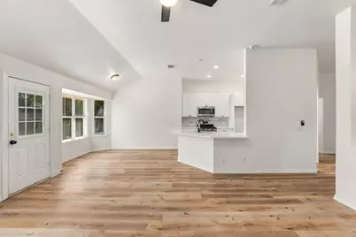 810 Honeysuckle Drive, Leander, TX 78641 - Photo 9