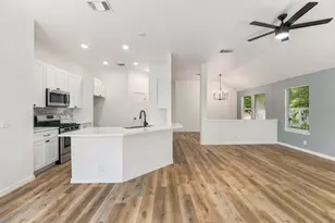 810 Honeysuckle Dr, Leander, TX 78641 - Photo 3