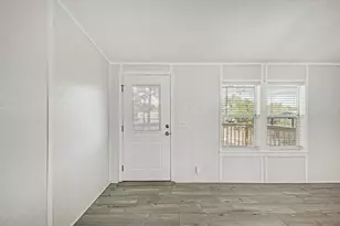 107 Long Shadow Dr, Bastrop, TX 78602 - Photo 5