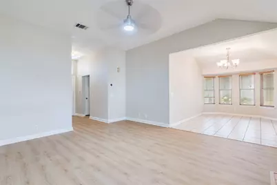913 Jasmine Trail, Georgetown, TX 78626 - Photo 5