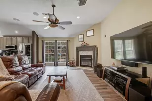 211 Ulupau Cir, Bastrop, TX 78602 - Photo 9