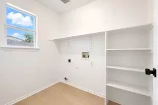906 W South St, Leander, TX 78641 - Photo 7