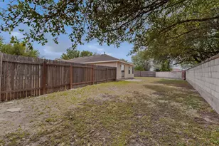13124 Maidenhair Tr, Elgin, TX 78621 - Photo 25