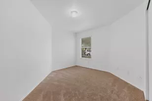 13124 Maidenhair Tr, Elgin, TX 78621 - Photo 17