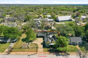 703 W Buck St, Caldwell, TX 77836 - Photo 3