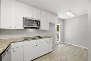 7 Hull Circle Dr, Austin, TX 78746 - Photo 11