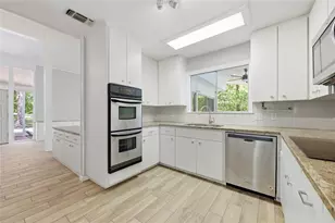 7 Hull Circle Dr, Austin, TX 78746 - Photo 11