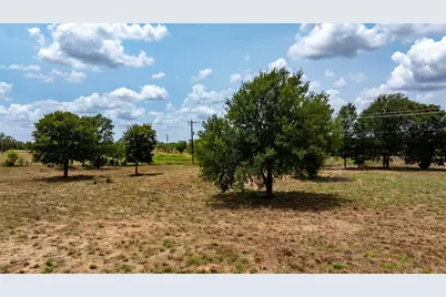 2063 N Magnolia Avenue, Luling, TX 78648 - Photo 11