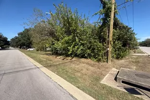 402 E Liberty Ave, Round Rock, TX 78664 - Photo 1