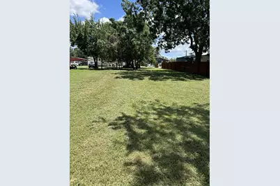 704 Hill Street, Smithville, TX 78957 - Photo 3