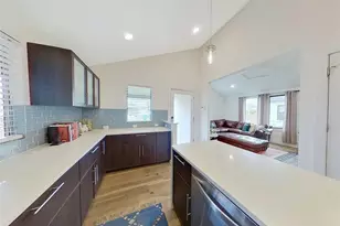 1907 E 14th St, Austin, TX 78702 - Photo 13