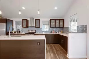 1907 E 14th St, Austin, TX 78702 - Photo 9