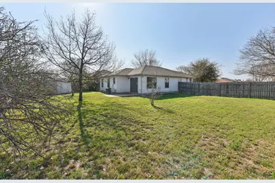 101 Bandara Woods Boulevard, Elgin, TX 78621 - Photo 29