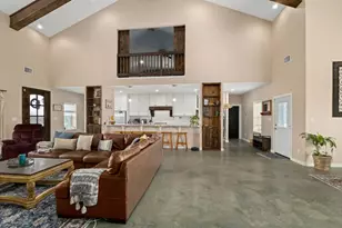 1138 Creekside Ln, Weimar, TX 78962 - Photo 11